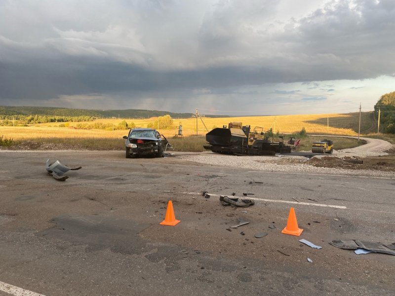 В Альметьевском районе водитель легкового автомобиля погиб в результате столкновения с «КамАЗом»